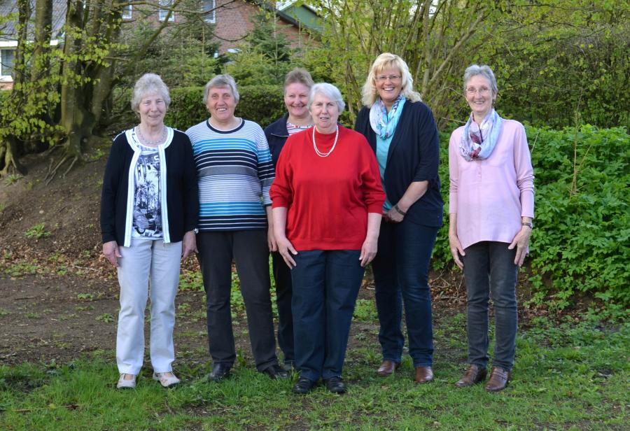 von links nach rechts H. Böttcher (1.Beisitzerin), H.Siebert (2. Vorsitzende), C.Dierks (Kassenwartin), M. Kröger (1. Vorsitzende), H.Schnoor (2. Beisitzerin), B.Braubach (Schriftführerin